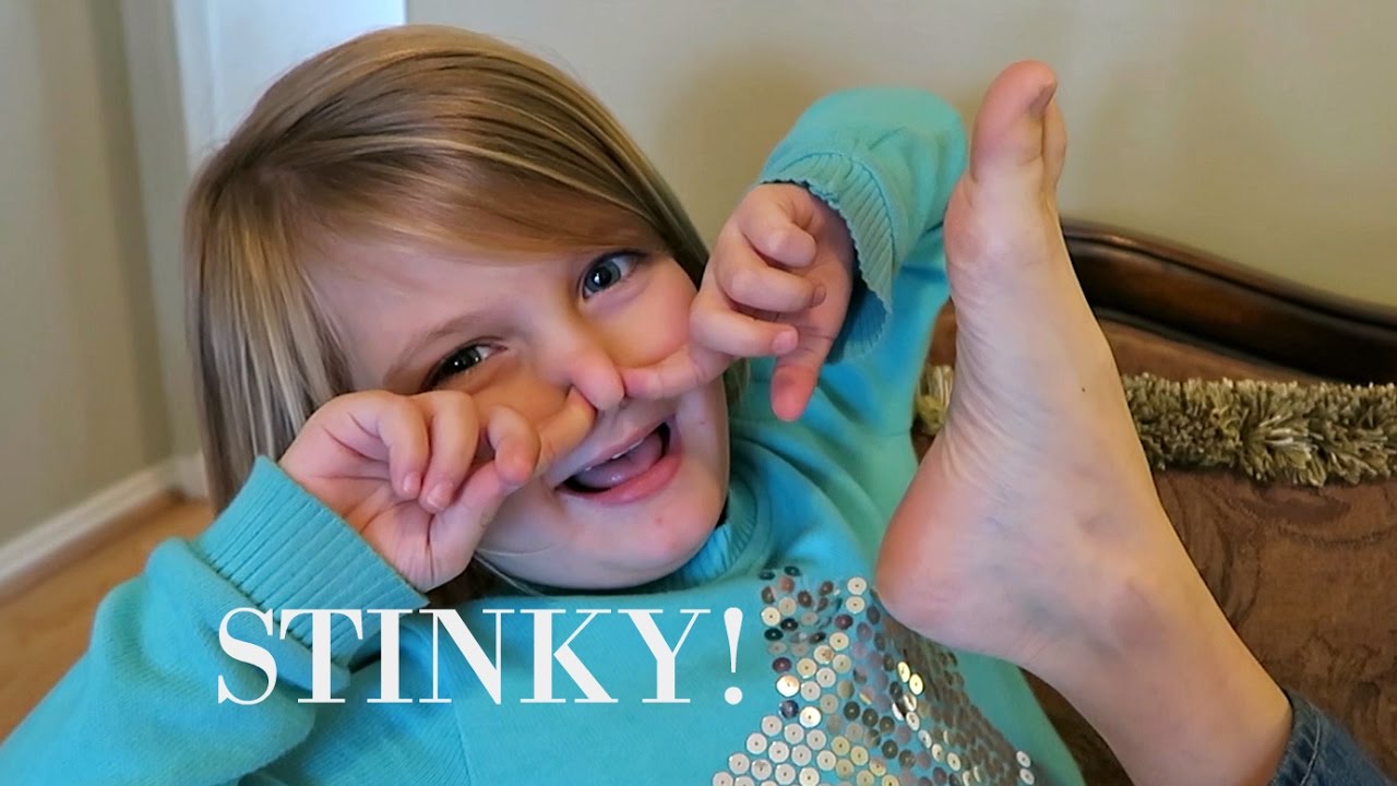 stinky foot joi - crossdresser first anal mompov feet