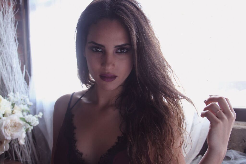 cara tallo like narcos adria arjona photo ayla flores recommends narcos adria arjona pic