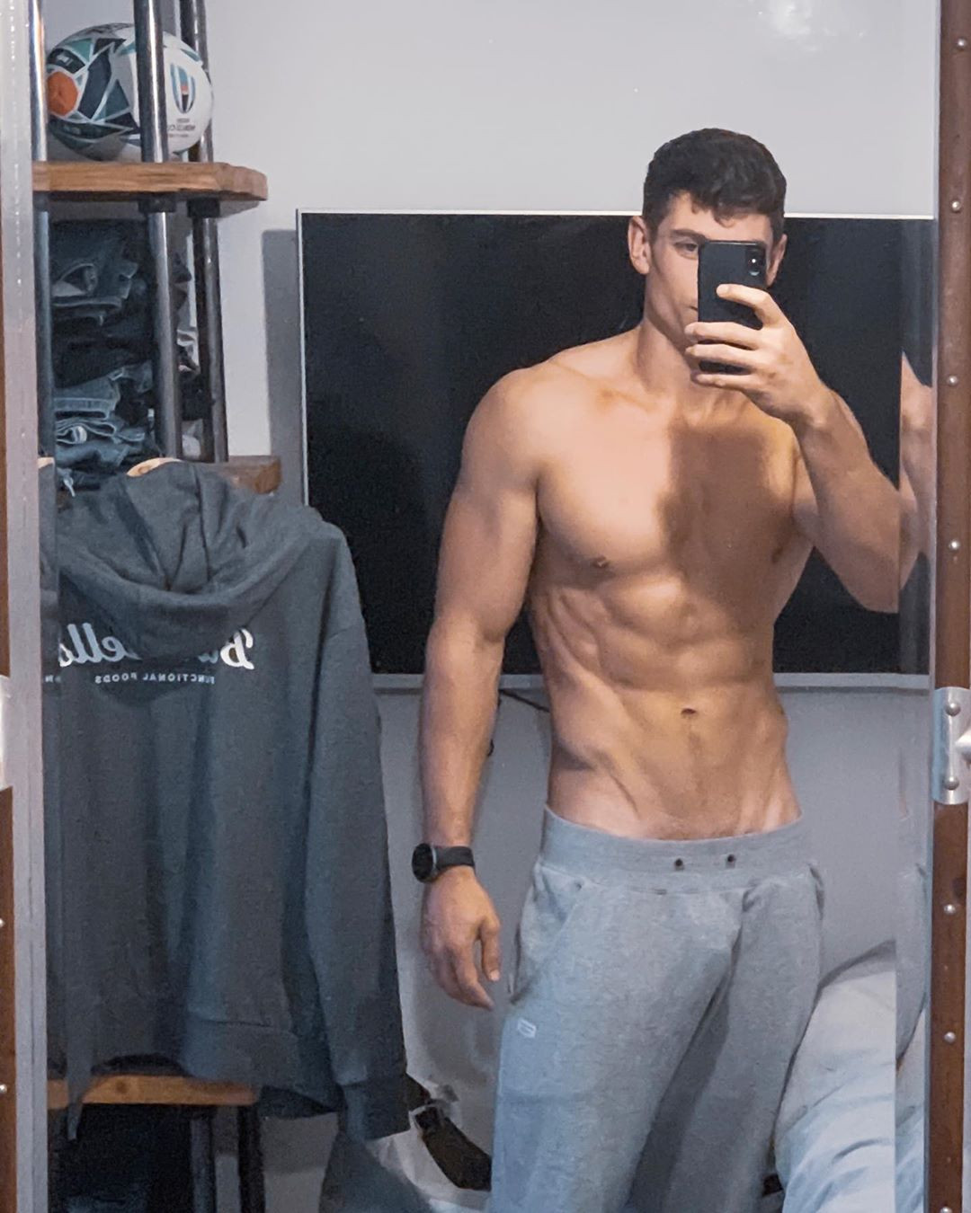 huge bulge pics - michy perez chloe duval