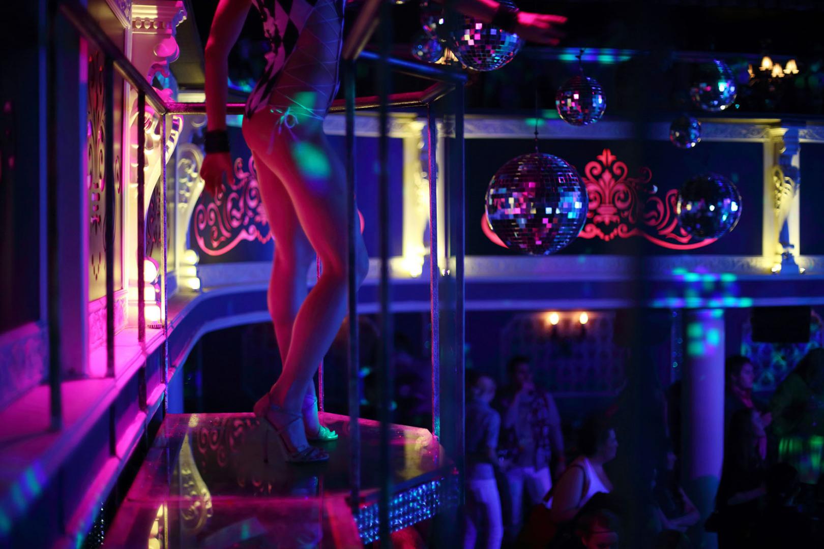 andy gilchrist recommends asian strip club pic