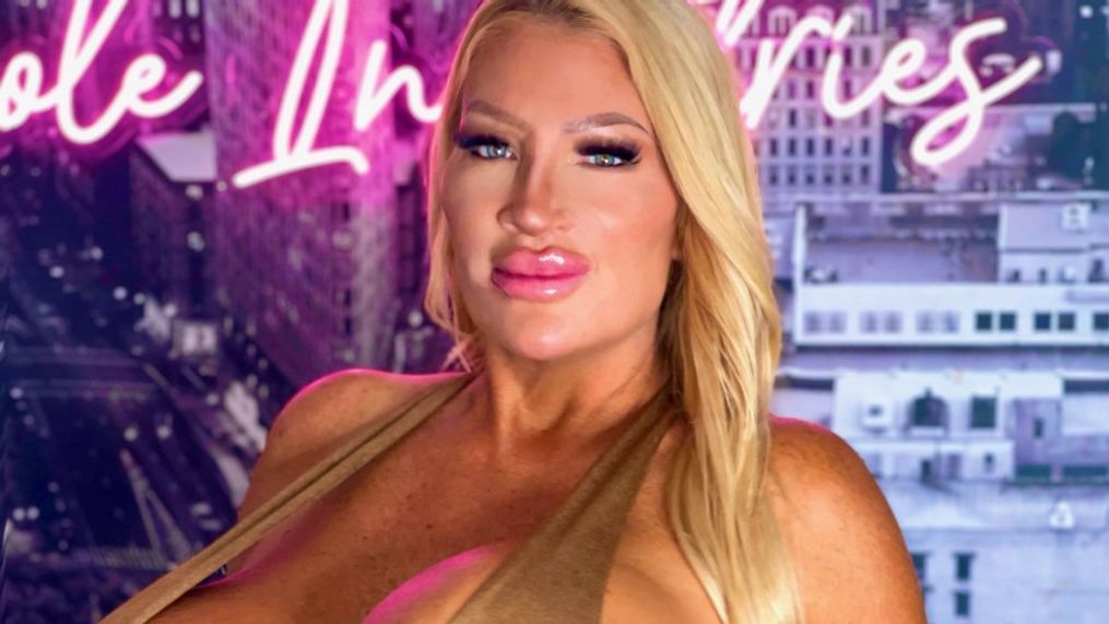 Best of friend mom xnx cathy caay share big tits bar photos