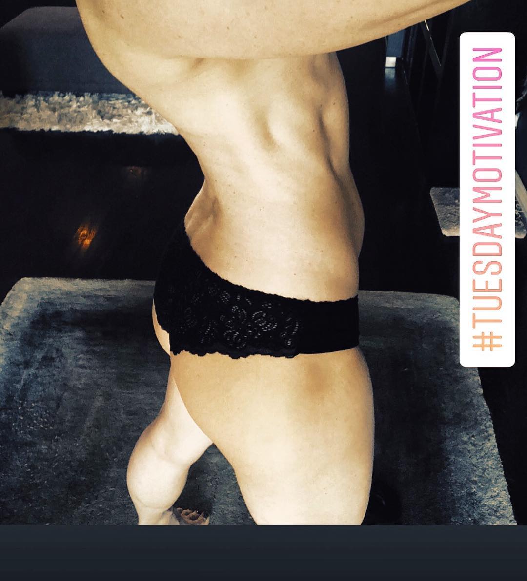 bonifacio ramos recommends Mini skirt showing panties