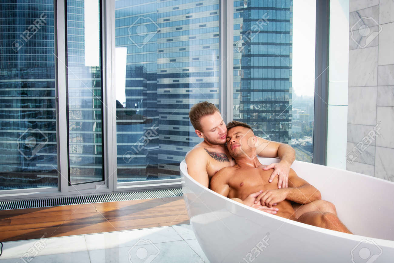 angela fernanders recommends Dudes Shower Together