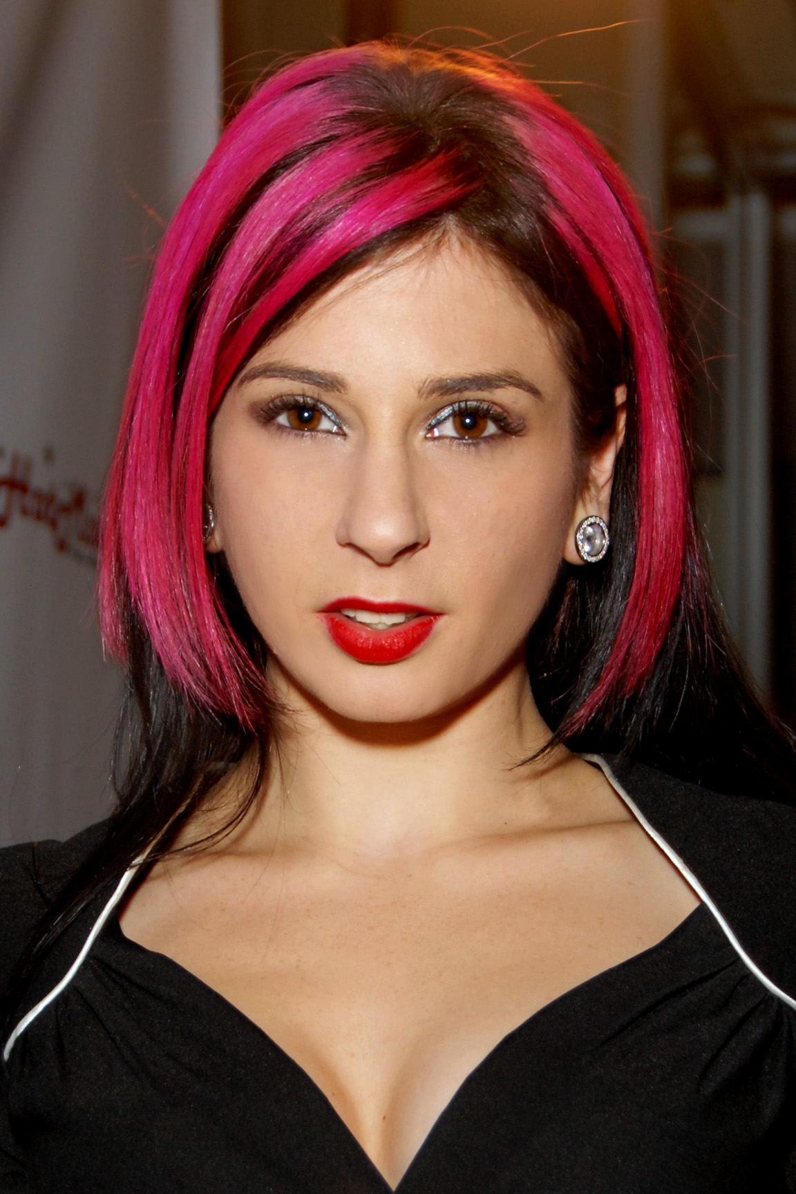 joanna angel lil d - tracey gold nude woman giving a man a hand job