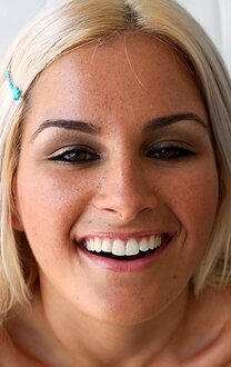 nicolette bloom