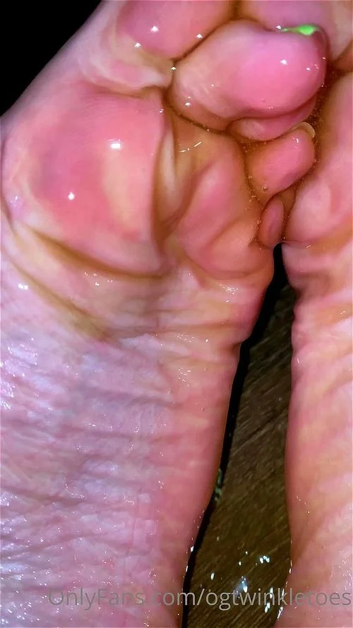 Sybil stallone cleaning strip teasing Waifumiia Feet sexy woman